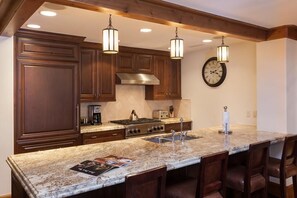 Fridge, microwave, oven, stovetop - Willows 102 | Luxury 2BR Vail Village (Vail)