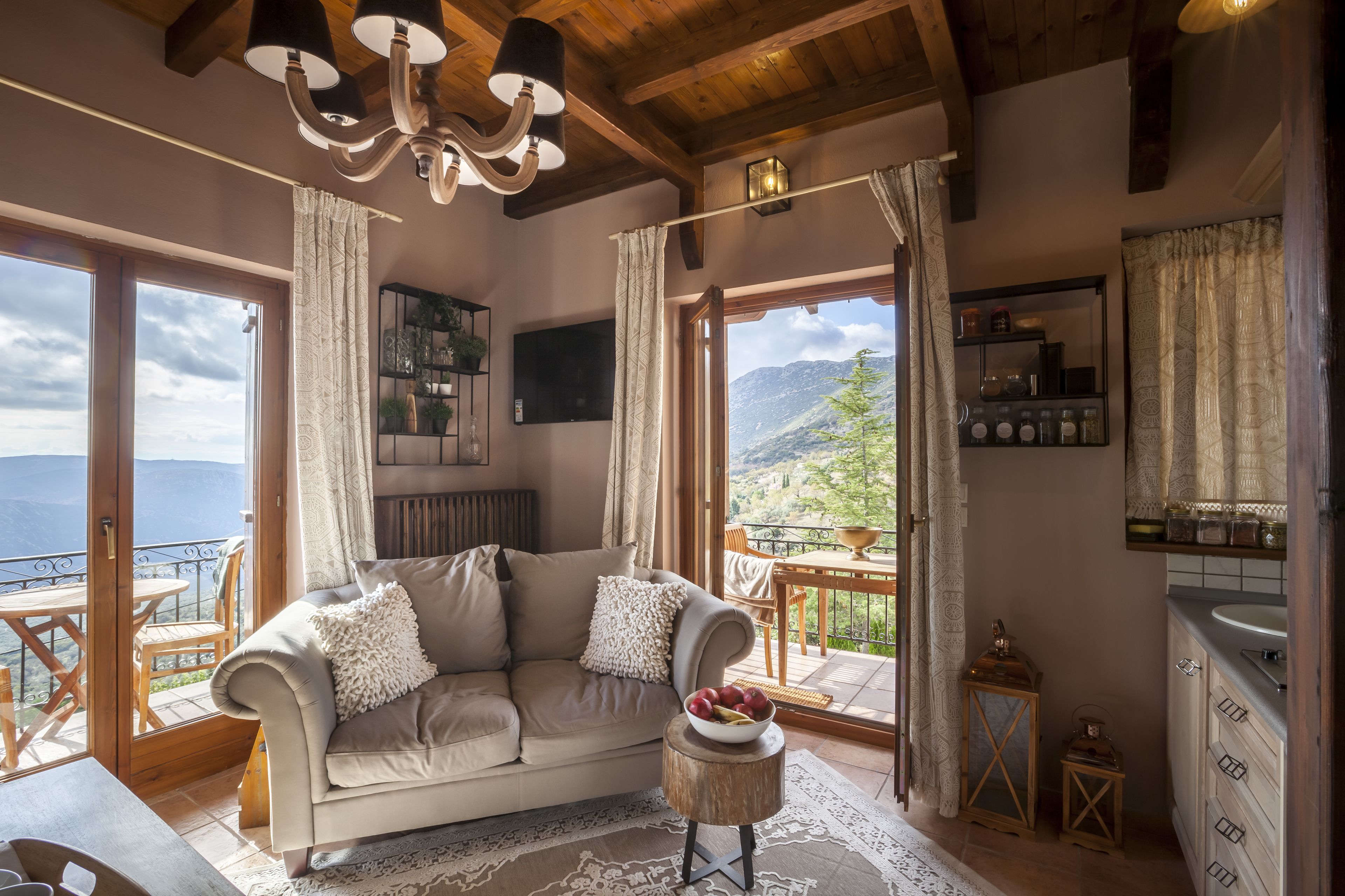 Deluxe Chalet | Living area | 43-inch Smart TV with cable channels, fireplace, Netflix