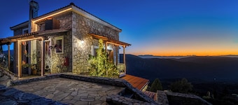 Rock Dandy Deluxe Chalet | Fireplace & Sauna