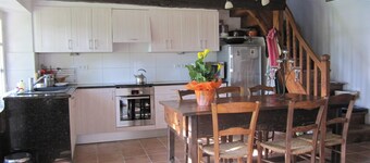 Charming Cottage,tranquil setting, stunning views.Large private garden with pool