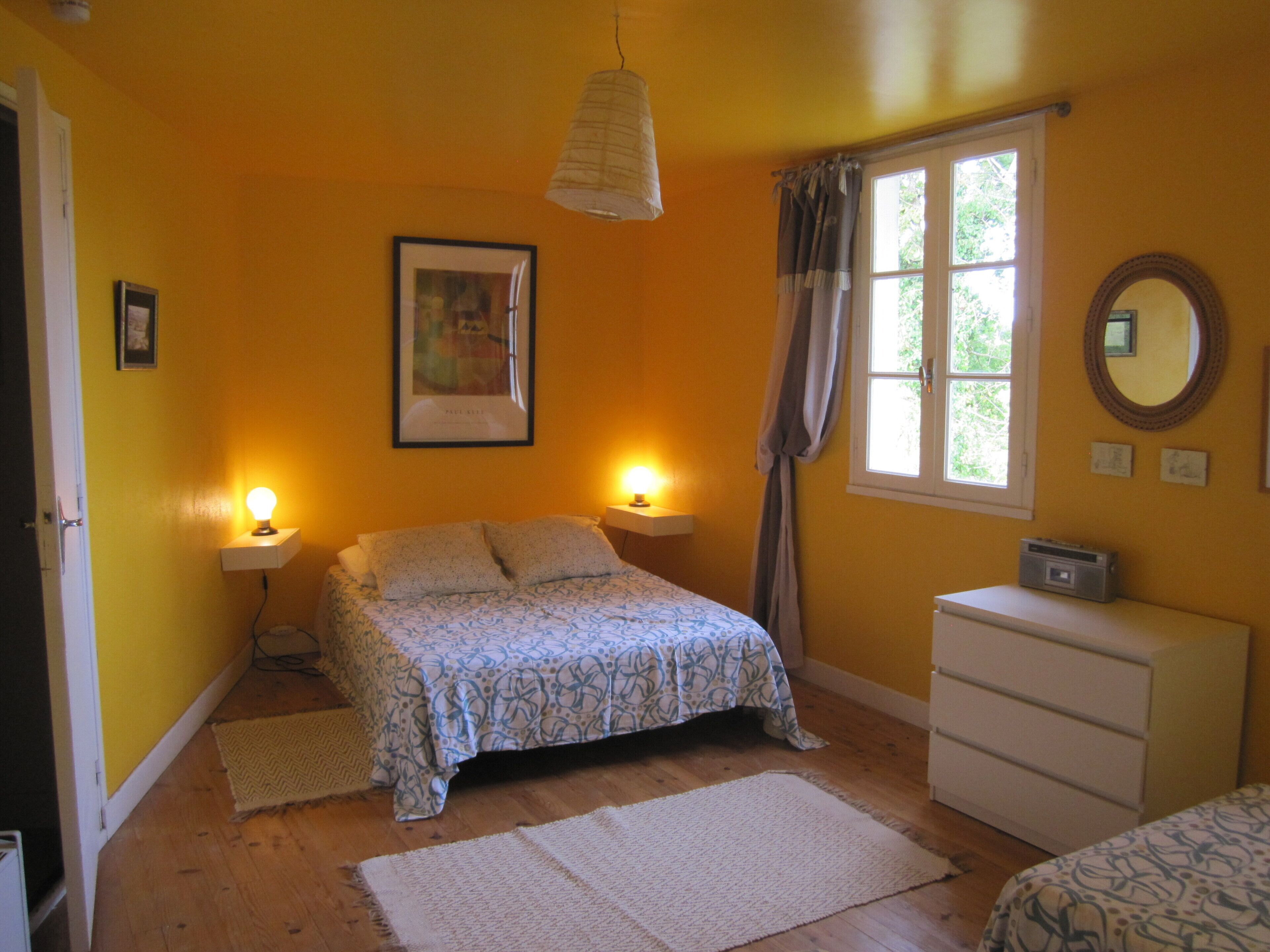 3 chambres, fer et planche à repasser, Wi-Fi, draps fournis