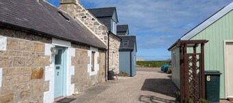 6 Seatown, Lossiemouth - a traditional fisherman's cottage in an ideal location