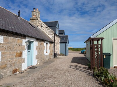 6 Seatown, Lossiemouth - a traditional fisherman's cottage in an ideal location