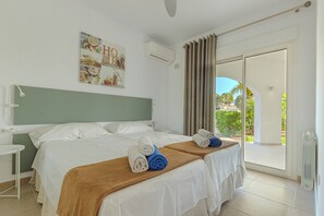 5 Schlafzimmer, Zimmersafe, Schreibtisch, Bügeleisen/Bügelbrett