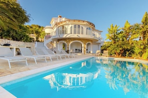 Piscina a l'aire lliure