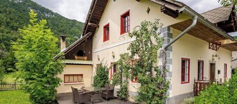 Bela Luna—Charming Garden Cottage near Lake Bled