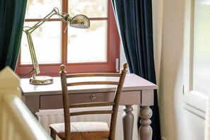 Interior - Bela Luna—Charming Garden Cottage near Lake Bled (Bohinjska Bela)