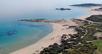 CHIA BELLE VILLA AVEC PISCINE AVEC VUE SUR LA MER ET LA TOUR