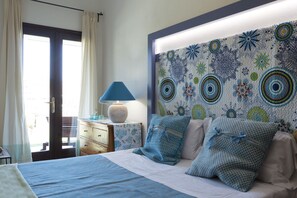 3 chambres, coffres-forts dans les chambres, fer et planche à repasser