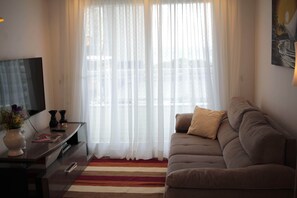 TV - Chic apartment, with sea view, in the best area of the city. (Meireles)
