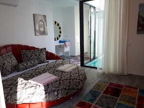 1 habitación, tabla de planchar con plancha, wifi y ropa de cama 