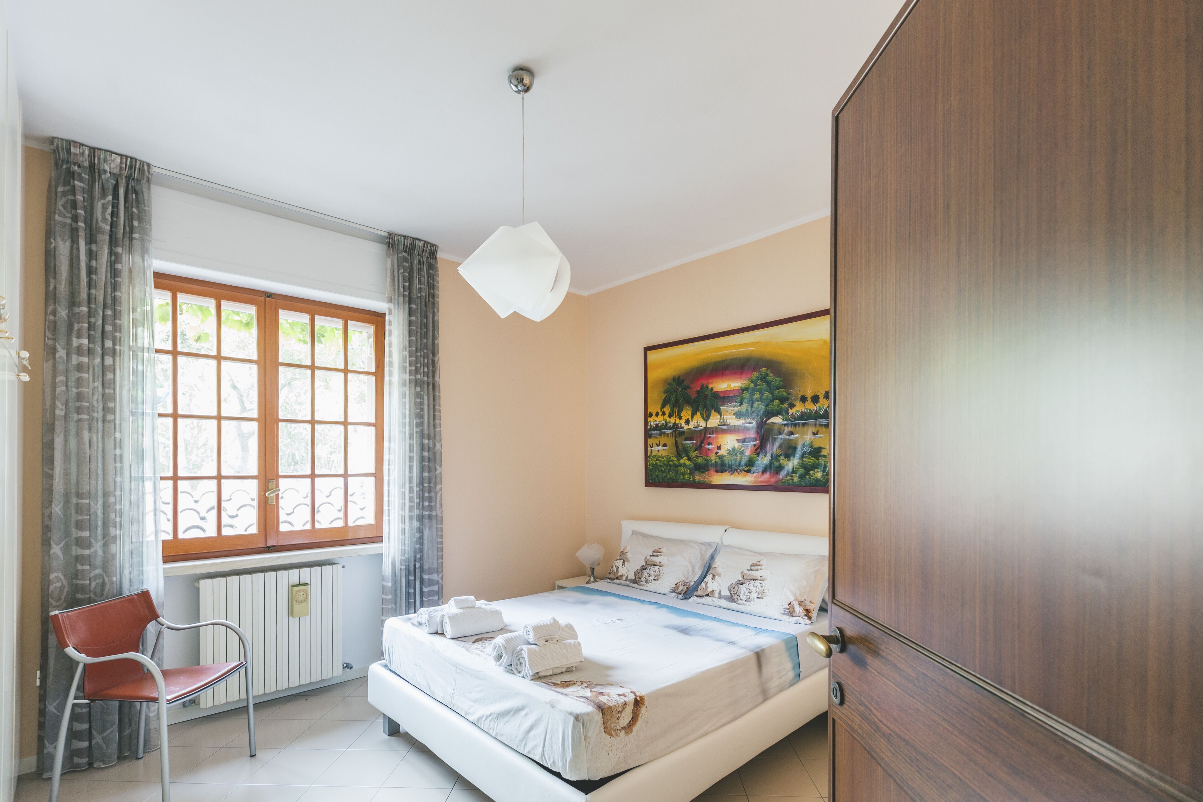 3 slaapkamers, een strijkplank/strijkijzer, gratis wifi, beddengoed