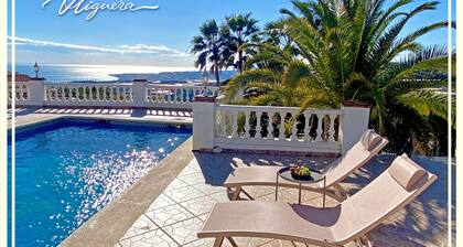 Grande villa de luxe avec piscine privée, 8 personnes, vue mer et montagne.