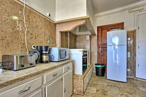 Fridge, microwave, oven, stovetop - Apolónia 7F (Lisboa)