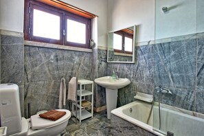 Hair dryer, towels, soap, shampoo - Apolónia 7F (Lisboa)