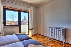 6 bedrooms, iron/ironing board, WiFi, bed sheets - Apolónia 7F (Lisboa)