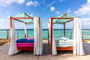 Property grounds - Stunning Calypso - Beachfront & Poolside ! (Christ Church)