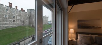 城に面したセントラルウィンザーアパートメント