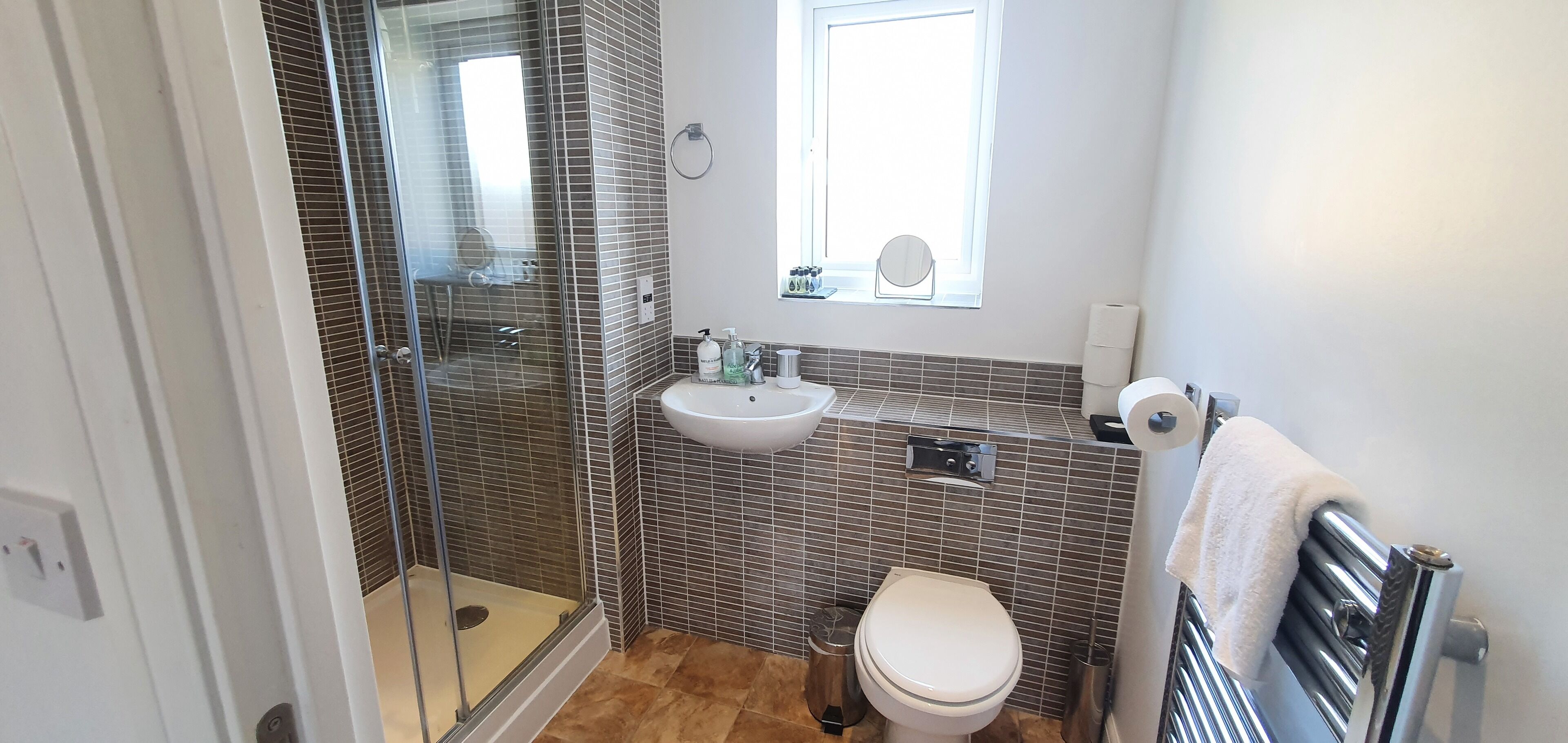 Combined shower/bathtub, hair dryer, towels, soap