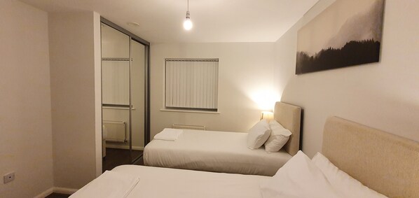 2 slaapkamers, een kluis op de kamer, een strijkplank/strijkijzer