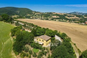 Exterior - Villa Design - Private villa, 3 bedrooms, pool, A/C, wifi, EV charger, Marche (Pergola)