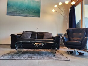 Smart TV, reproductor de DVD, libros y videoteca 