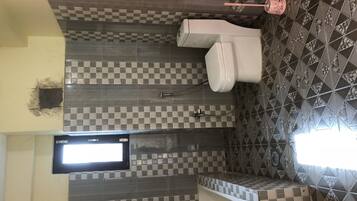 Basic Room, Multiple Beds, Non Smoking | Bathroom