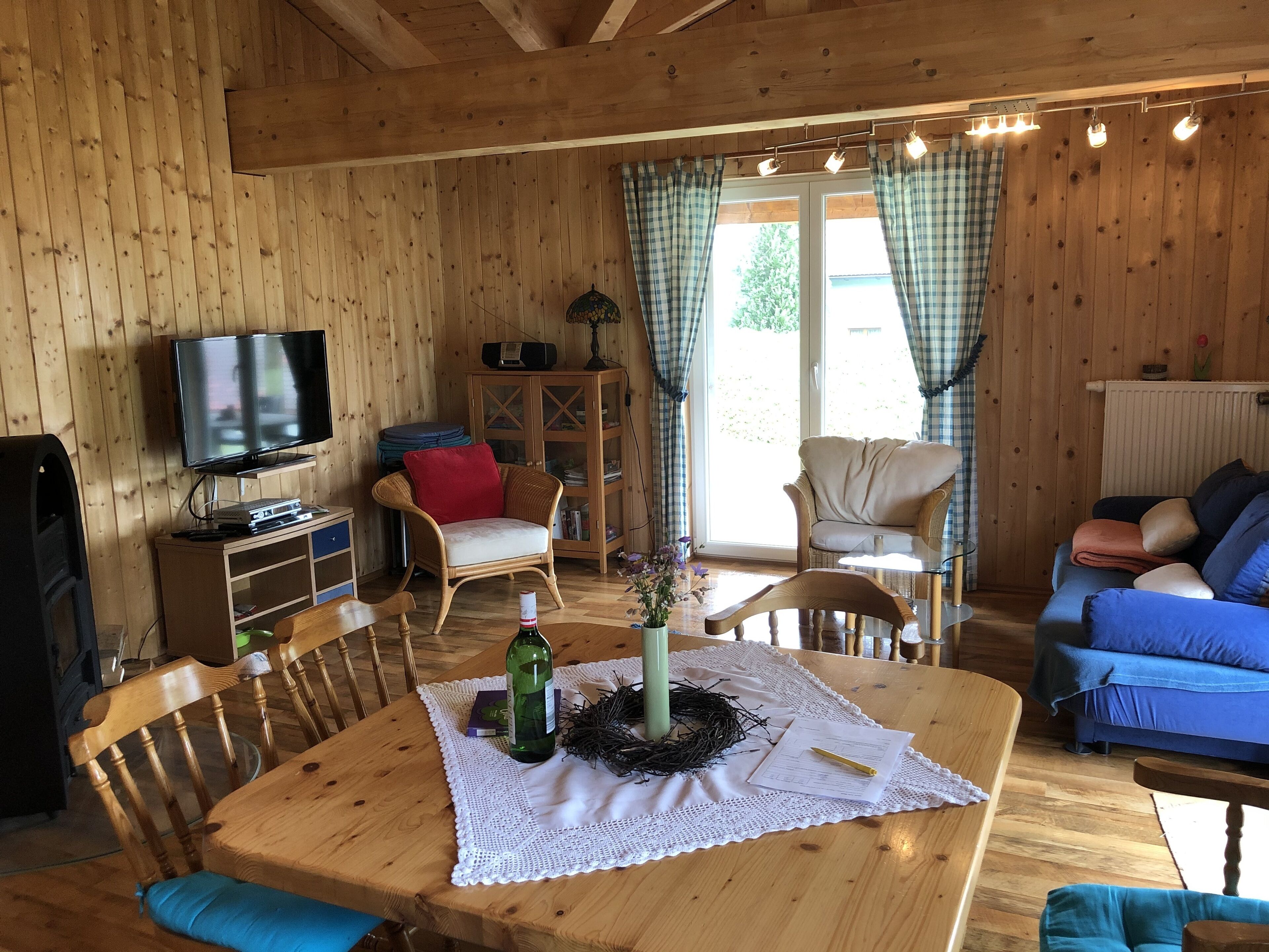 TV, fireplace, DVD player, books
