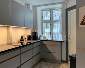 Fridge, microwave, oven, stovetop