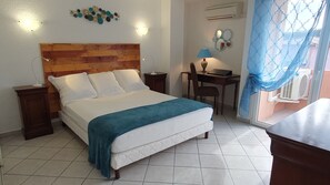 3 bedrooms, desk, iron/ironing board, travel cot