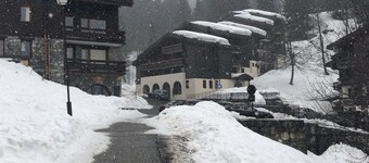 Charmant appart. 5 pers. Rénové en bois. Localisation idéale bourg et télesiège