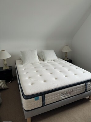 3 chambres, fer et planche à repasser, Wi-Fi gratuit