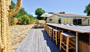 Outdoor dining - Cap-Ferret peninsula: Beautiful villa with heated pool (Lège-Cap-Ferret)