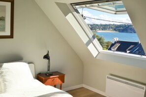 3 slaapkamers, een strijkplank/strijkijzer, wifi, beddengoed