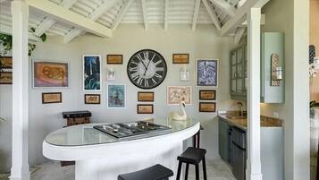 Liesi, astianpesukone, keittoastiat/astiat/ruokailuvälineet