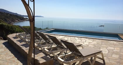 Villa direkt am Wasser, Luxusausstattung, Panoramablick, Strand unterhalb