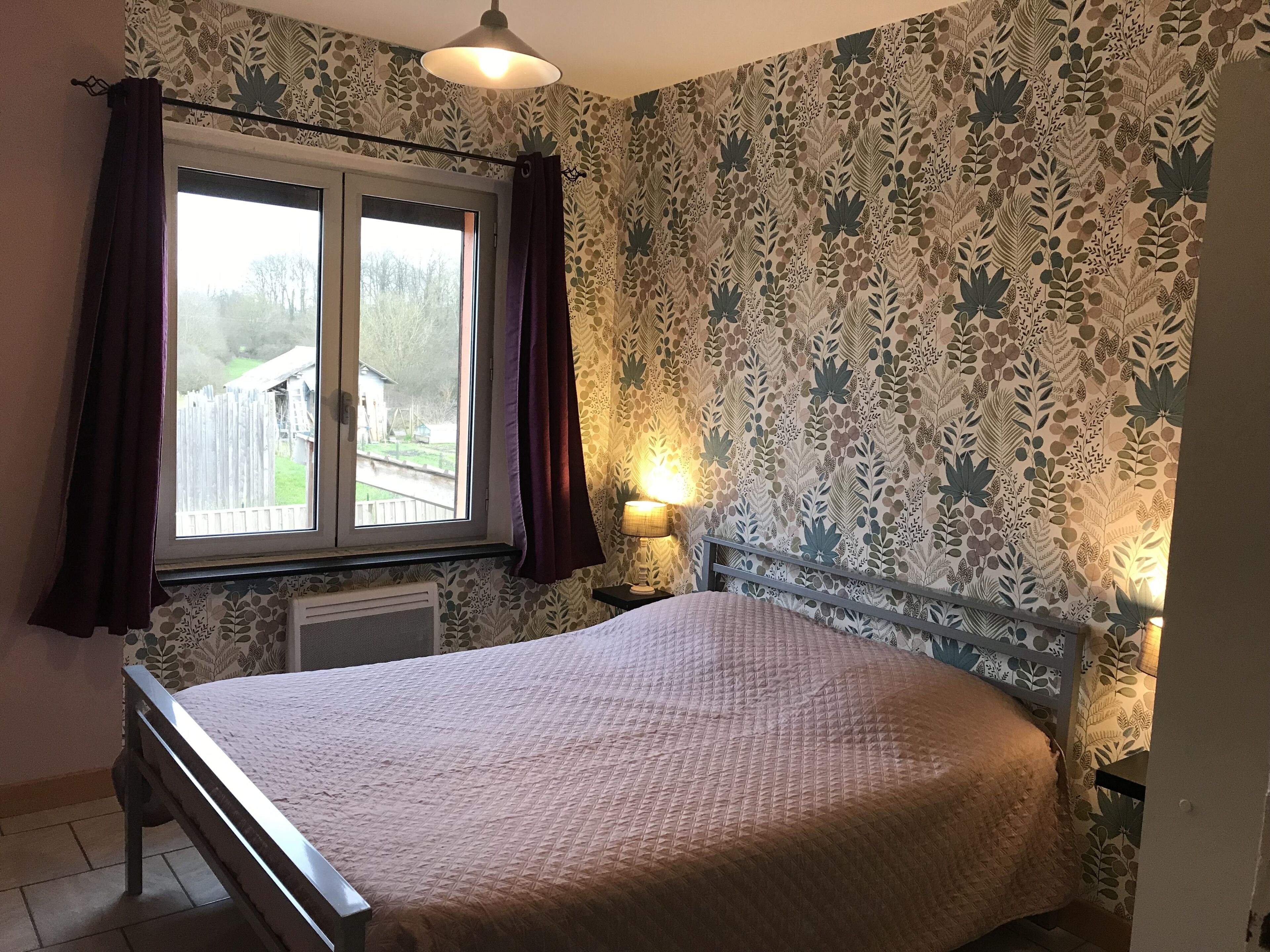 3 عدّة غرف نوم ومكواة/لوح كي وواي فاي وملاءات أسرّة