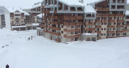TIGNES VAL CLARET STUDIO CABINE SEPAREE SUR PISTE BOLLIN SKI AU PIED