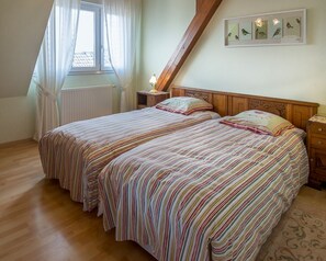 5 bedrooms, iron/ironing board, travel cot, free WiFi