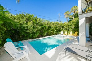 Een verwarmd zwembad