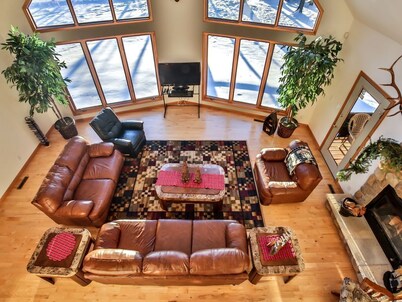 Newer pet friendly lake home with 4 bedrooms and 3 baths