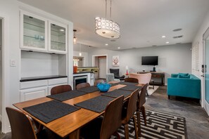 Interior - Recent remodel walk to Old Town w/ heated pool (Scottsdale)