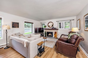 Smart TV, fireplace