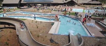 BEST LOCATION! 10 SHARC Pass /AC/Wi-Fi /HUGE Kid Bunk Room/Hot Tub/Bikes