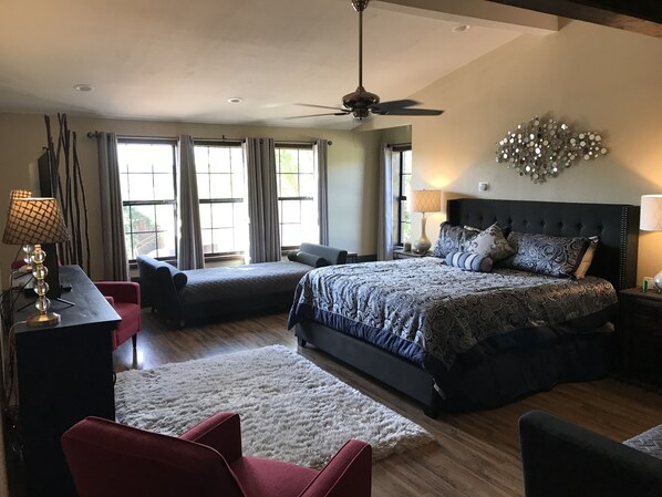 4 bedrooms, iron/ironing board, WiFi, bed sheets