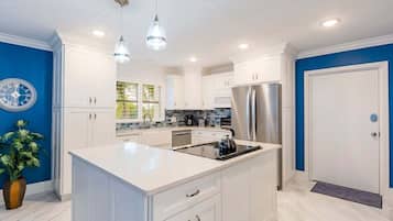 Coffee/tea maker, fridge, microwave, oven