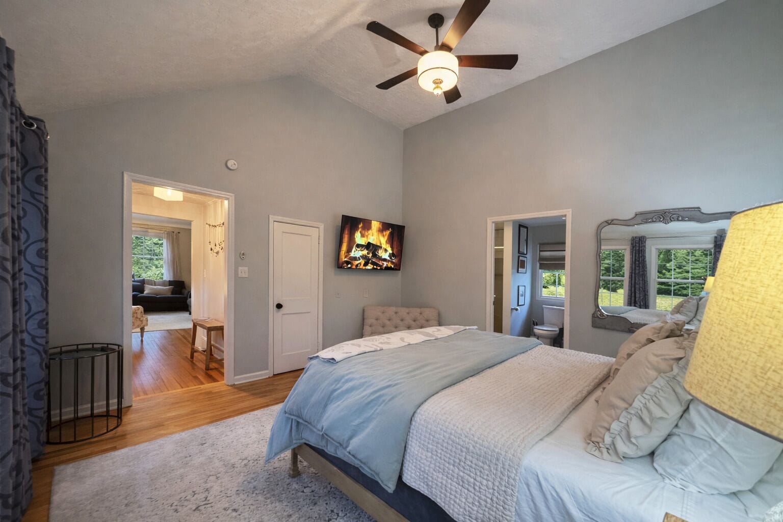 3 chambres, fer et planche à repasser, Wi-Fi gratuit, draps fournis