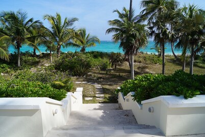 Private Estate House on Private Gorgeous Pink Sand Beach, "Senza Nome"