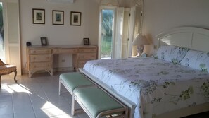 3 bedrooms, iron/ironing board, travel cot, free WiFi - Private Estate House on Private Gorgeous Pink Sand Beach, "Senza Nome" (Eleuthera Island)