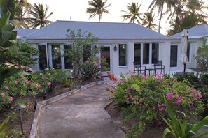 Exterior - Private Estate House on Private Gorgeous Pink Sand Beach, "Senza Nome" (Eleuthera Island)